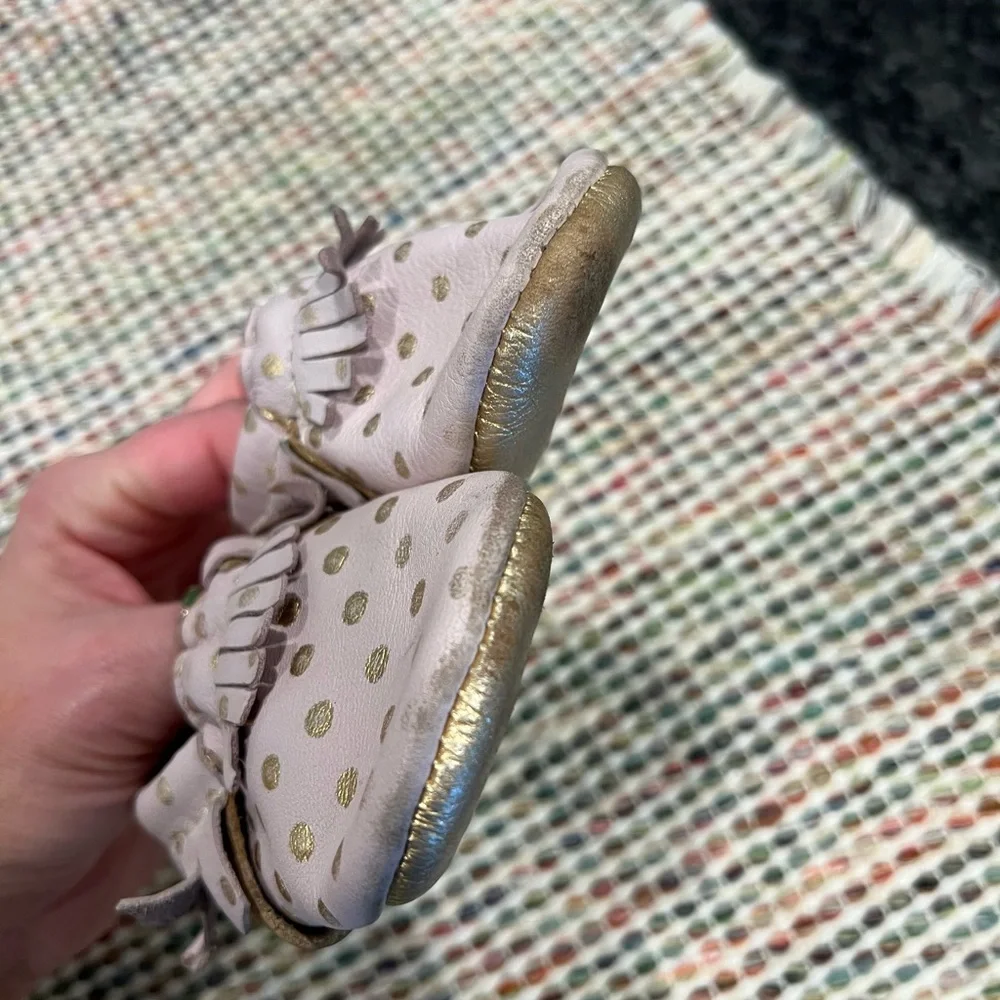 Freshly Picked Pink Gold Polkadot Fringe Leather‎ Baby Moccasins Sz Infant 2
